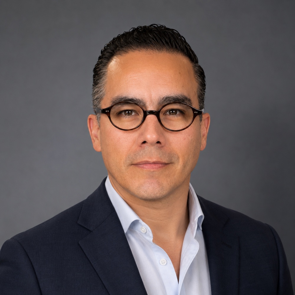 Professional portrait of Roberto Caballero